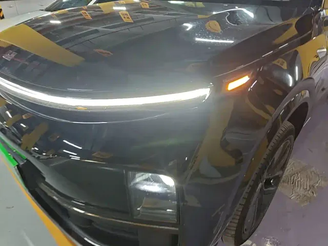 Li Auto L9 — Фото автомобиля 17