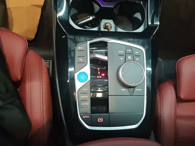 BMW iX3 — Фото автомобиля 13