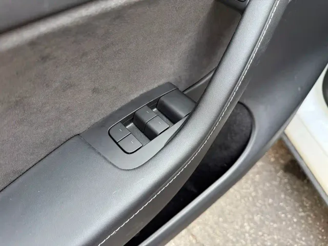 Tesla Model Y — Фото автомобиля 8