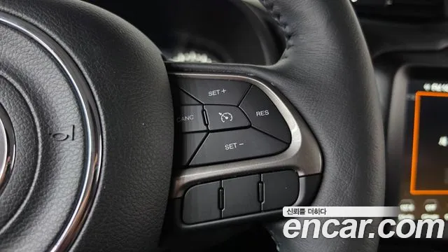 Jeep Renegade — Фото автомобиля 22
