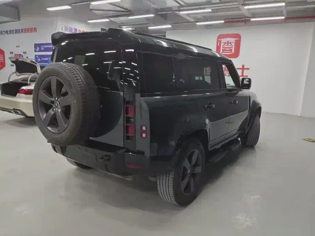 Land Rover Defender — Фото автомобиля 4