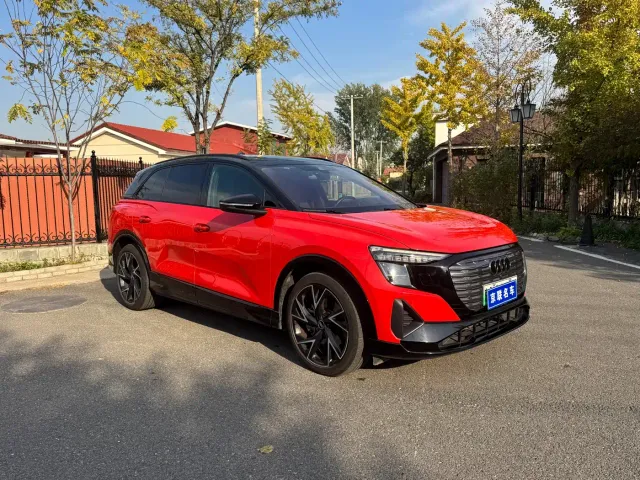 Audi Q5 e-tron — Фото автомобиля 3