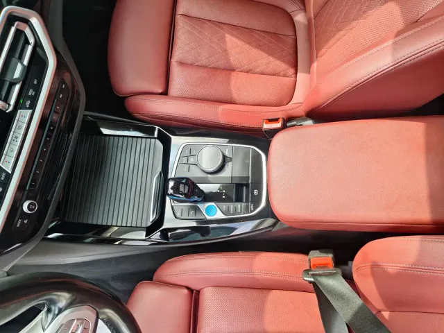 BMW iX3 — Фото автомобиля 11