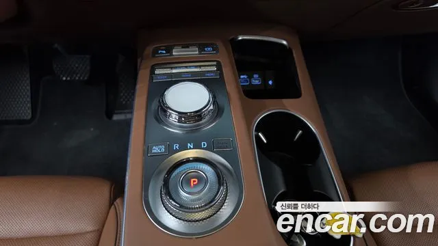 Genesis GV70 — Фото автомобиля 12
