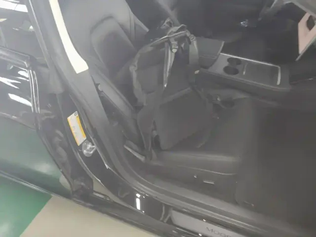 Tesla Model 3 — Фото автомобиля 24
