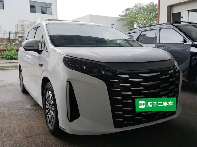 BYD Xia — Фото автомобиля 3