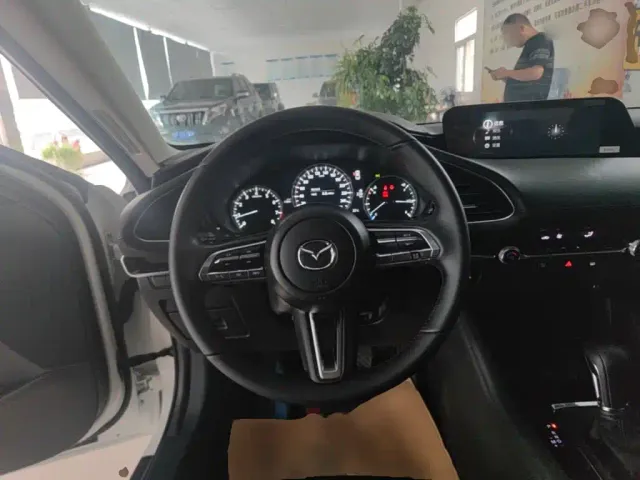 Mazda Axela — Фото автомобиля 6
