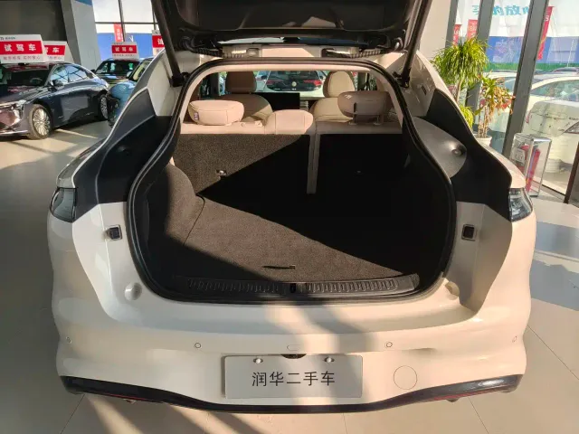 IM Motors LS6 — Фото автомобиля 15