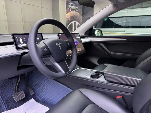 Tesla Model Y — Фото автомобиля 8