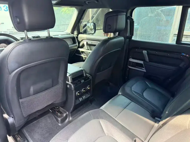 Land Rover Defender — Фото автомобиля 6