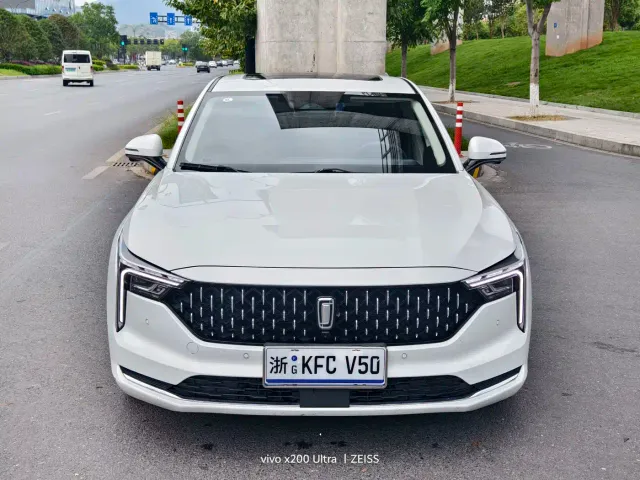 Bestune B70 — Фото автомобиля 2