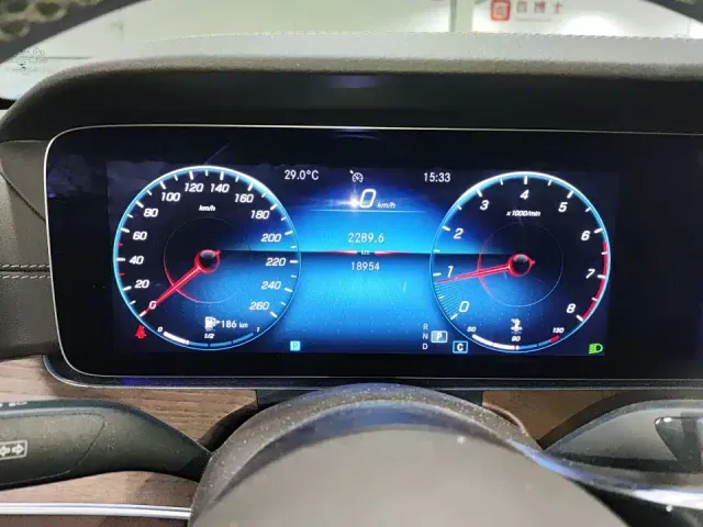 Mercedes-Benz E-Class — Фото автомобиля 9