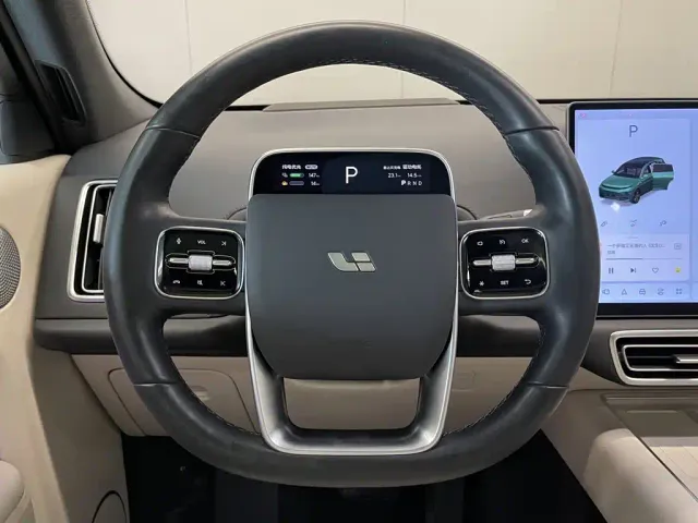 Li Auto L7 — Фото автомобиля 14