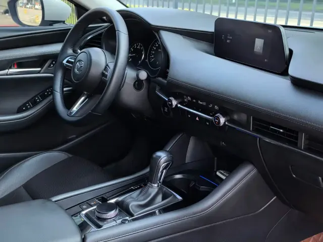 Mazda Axela — Фото автомобиля 14