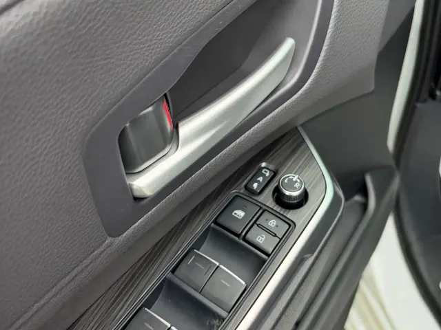Toyota Sienna — Фото автомобиля 12