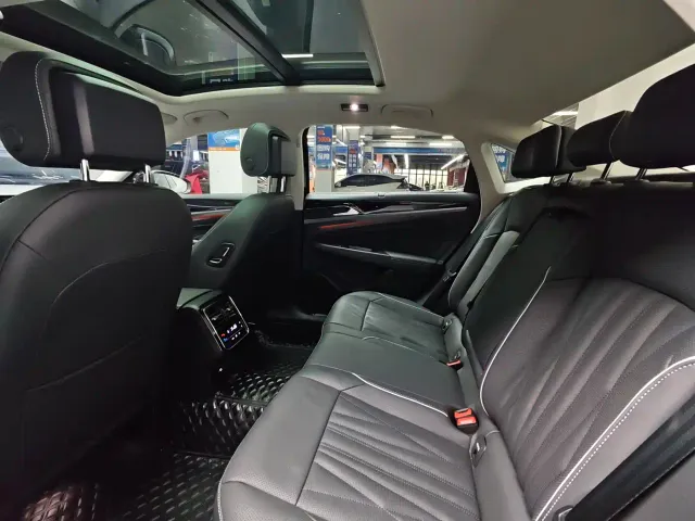 Volkswagen Passat — Фото автомобиля 6