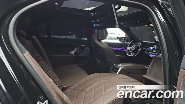 BMW 7-Series 7 серия (G70) 740i sDrive M Sport — Фото автомобиля 12
