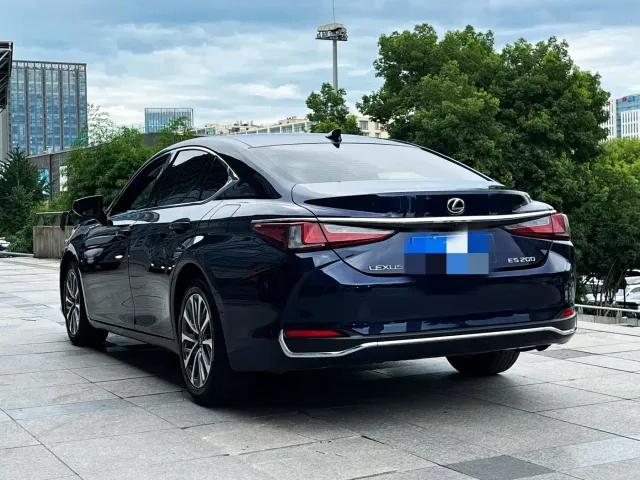 Lexus ES — Фото автомобиля 6