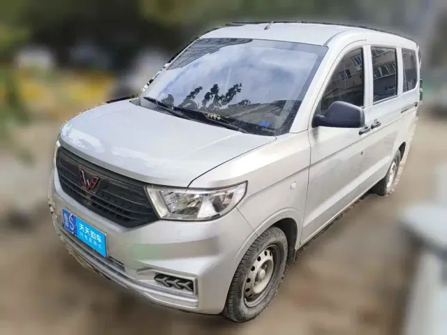 Фотография автомобиля — Wuling Hongguang V
