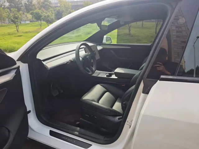 Tesla Model Y — Фото автомобиля 4
