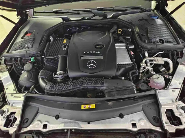 Mercedes-Benz E-Class — Фото автомобиля 12
