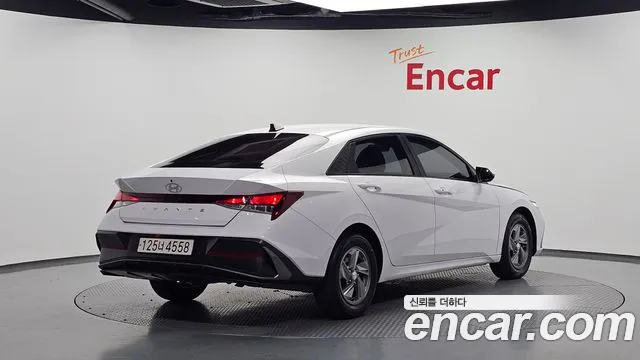Hyundai Avante — Фото автомобиля 2