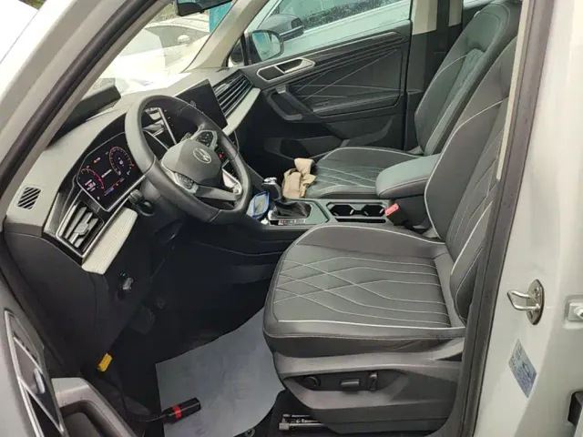Volkswagen Tiguan L — Фото автомобиля 14