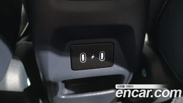 Hyundai Venue — Фото автомобиля 24