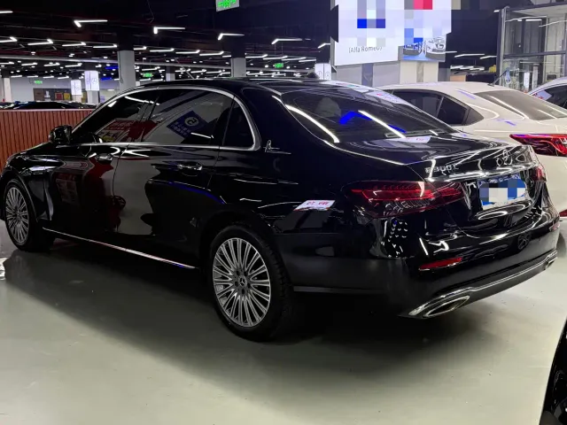 Mercedes-Benz E-Class — Фото автомобиля 14