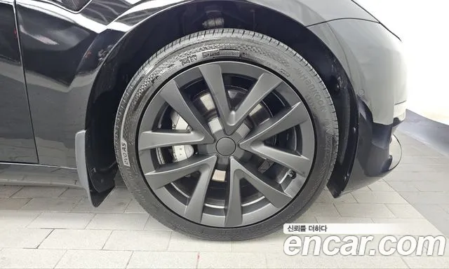 Tesla Model 3 — Фото автомобиля 6