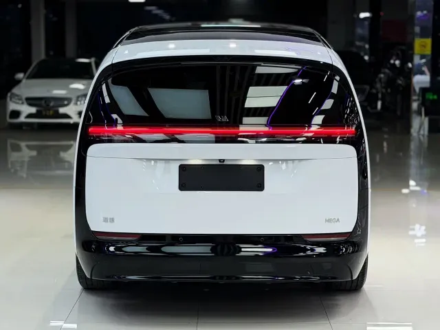 Li Auto MEGA — Фото автомобиля 15