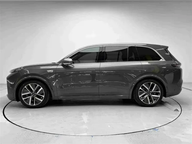 Li Auto L8 — Фото автомобиля 16