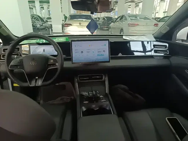 BYD Qin L — Фото автомобиля 9