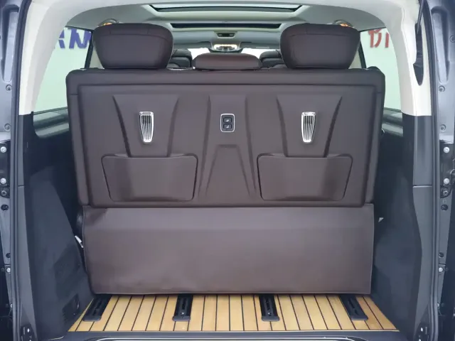 Mercedes-Benz V-Class — Фото автомобиля 27