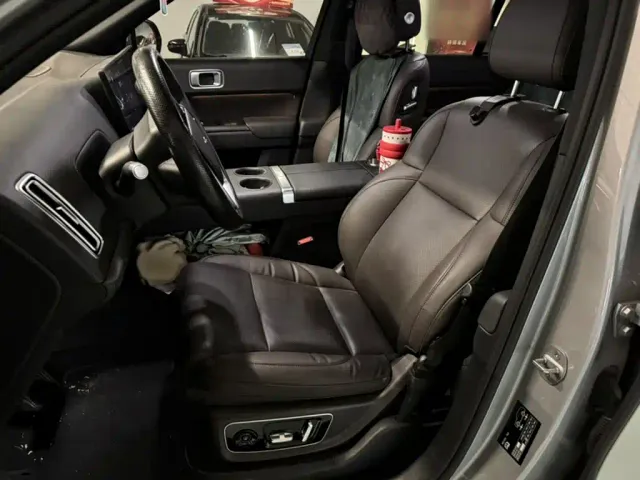 Li Auto L8 — Фото автомобиля 12