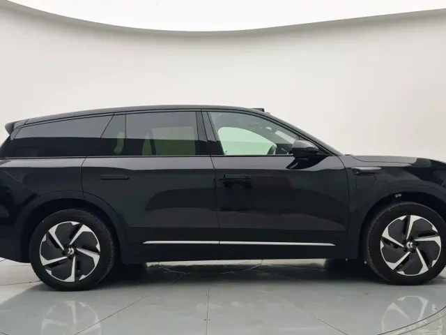 Nio ES8 — Фото автомобиля 6