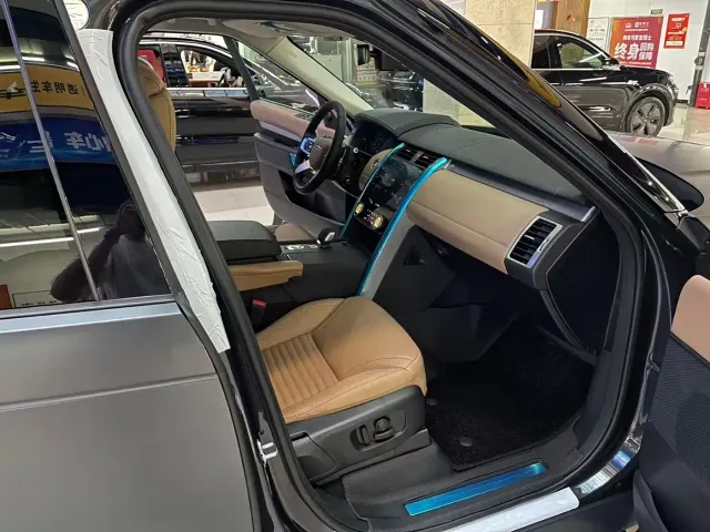 Land Rover Discovery — Фото автомобиля 16