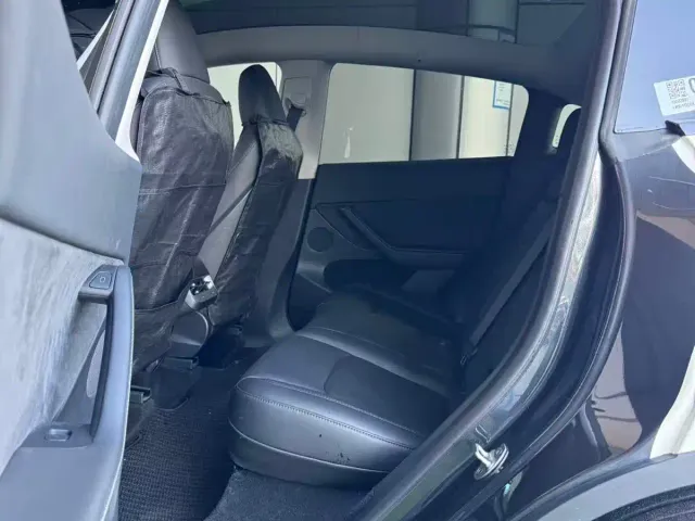 Tesla Model Y — Фото автомобиля 5
