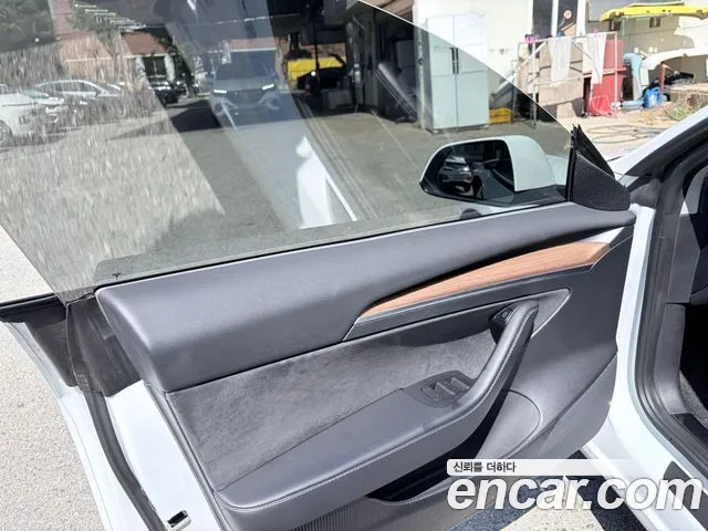 Tesla Model 3 — Фото автомобиля 9