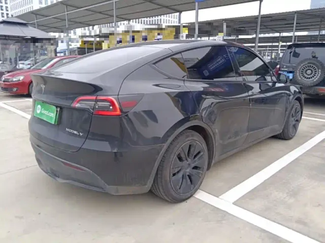 Tesla Model Y — Фото автомобиля 6