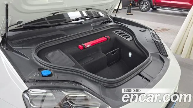 Porsche Macan — Фото автомобиля 5