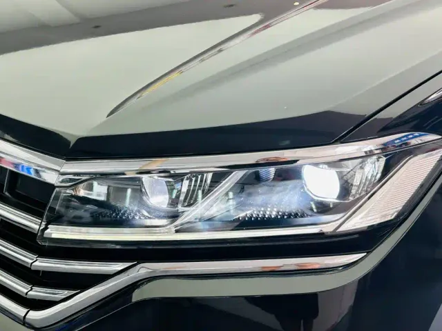 Volkswagen Touareg — Фото автомобиля 11