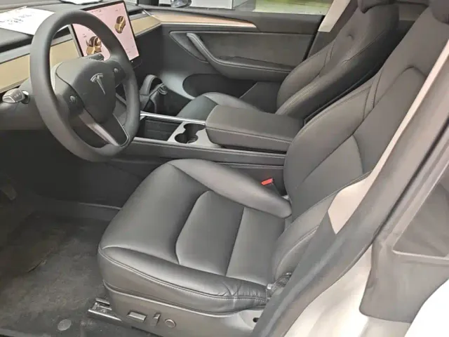 Tesla Model Y — Фото автомобиля 14