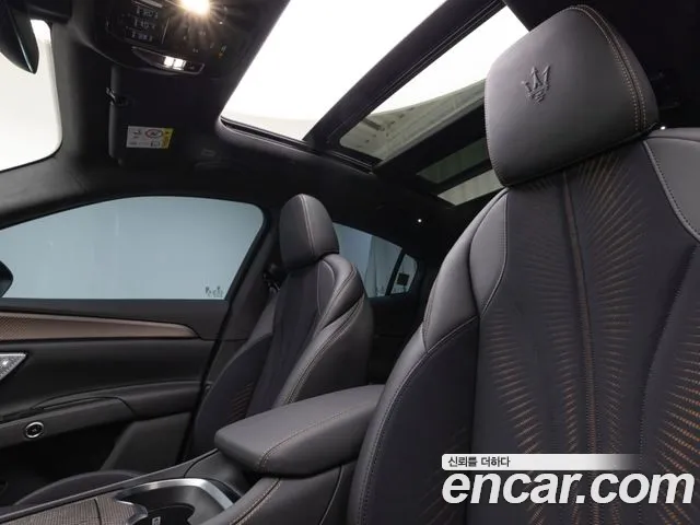 Maserati Grecale — Фото автомобиля 7