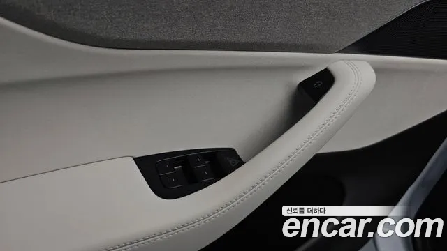 Tesla Model Y — Фото автомобиля 29