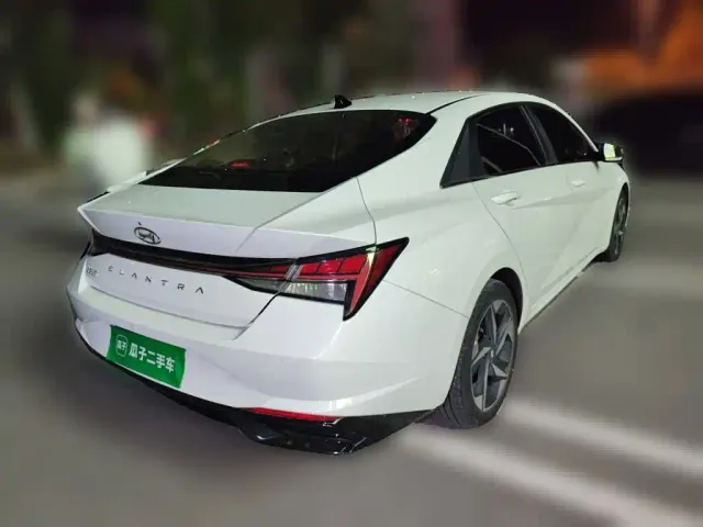 Hyundai Elantra — Фото автомобиля 4