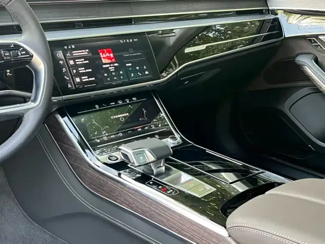 Audi A8 — Фото автомобиля 7