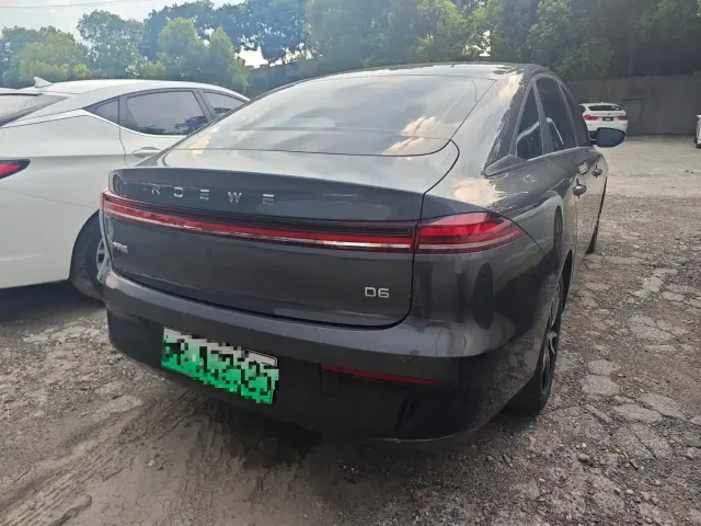 Roewe D6 — Фото автомобиля 4