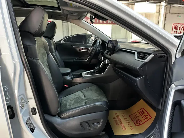 Toyota RAV4 — Фото автомобиля 14