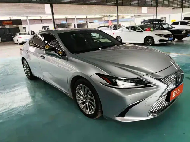 Lexus ES — Фото автомобиля 2